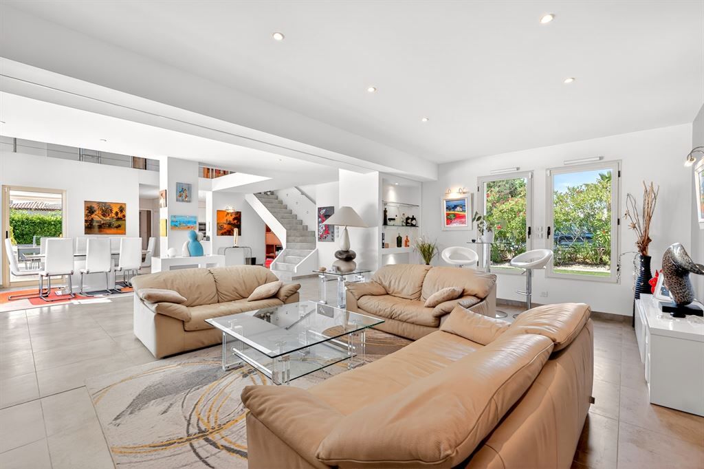 luxury villa 8 Rooms for sale on MOUANS SARTOUX (06370)