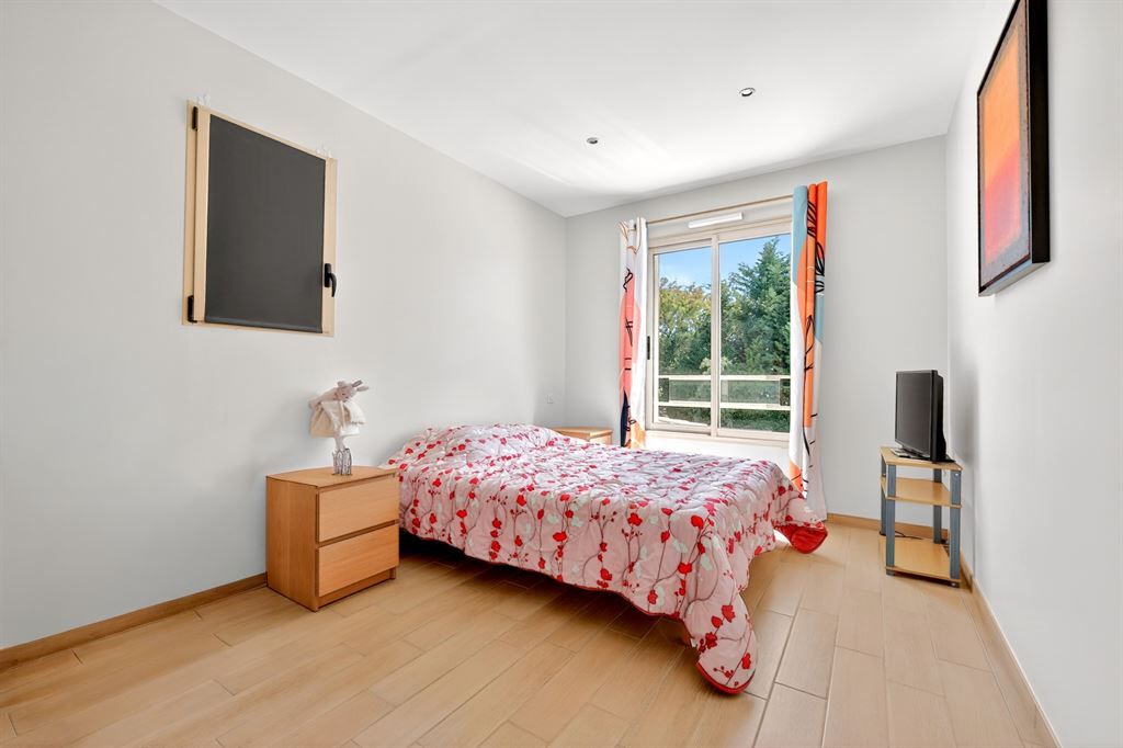 luxury villa 8 Rooms for sale on MOUANS SARTOUX (06370)