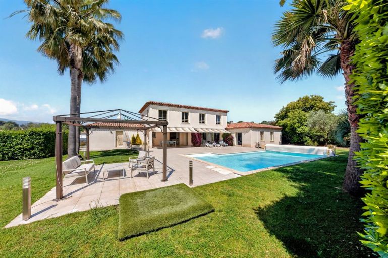 luxury villa 8 Rooms for sale on MOUANS SARTOUX (06370)