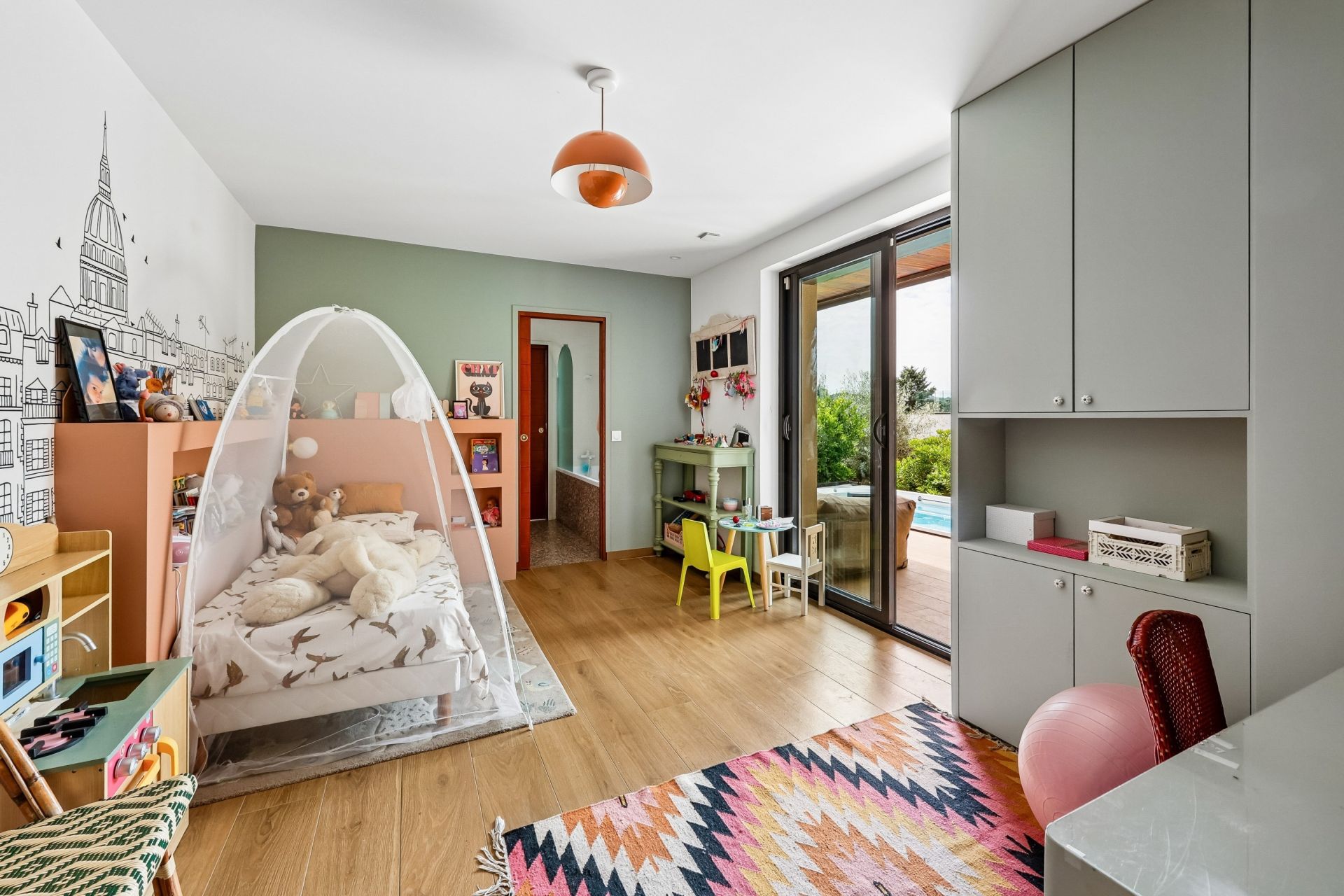 luxury house 8 Rooms for sale on SEVRES (92310)