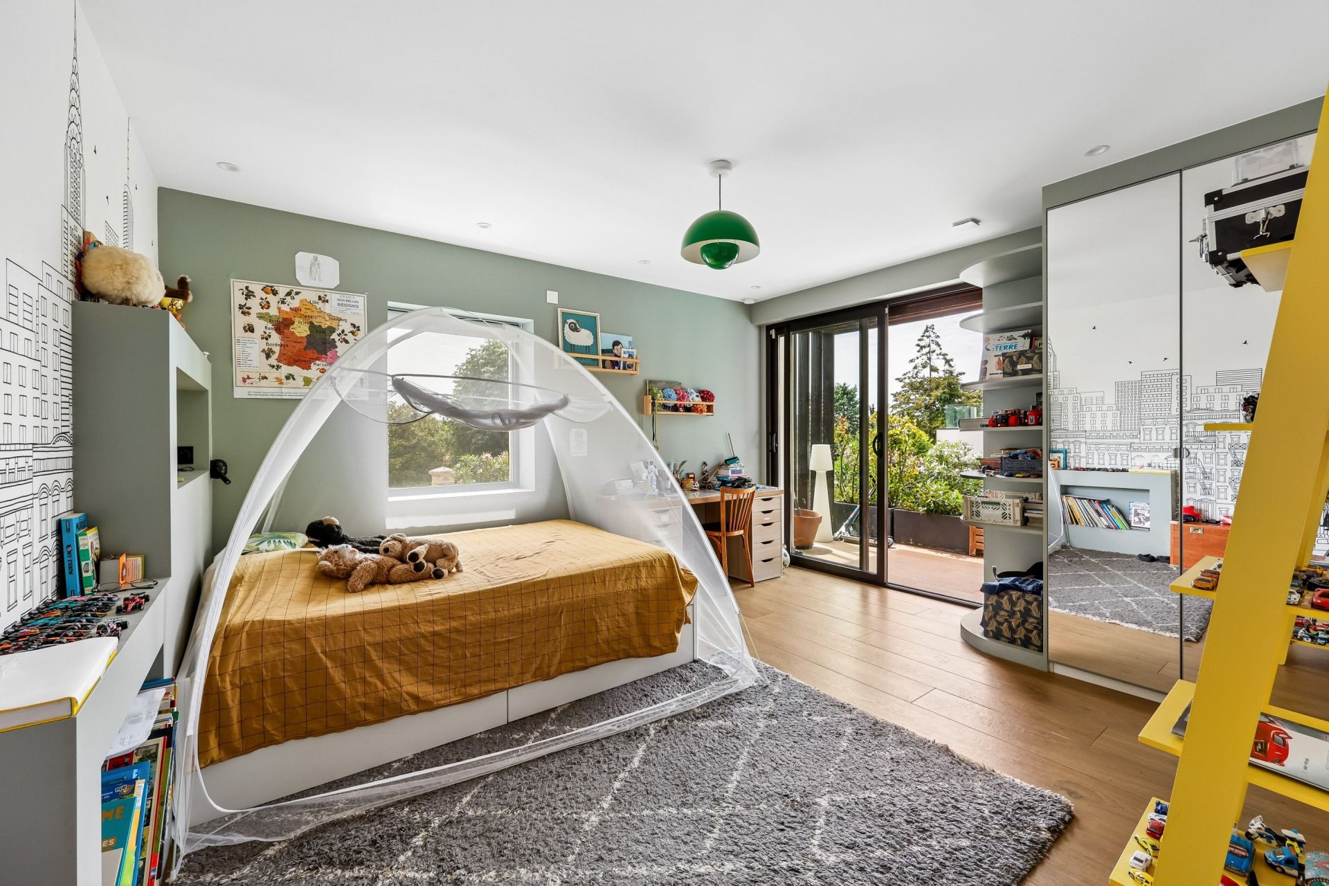 luxury house 8 Rooms for sale on SEVRES (92310)