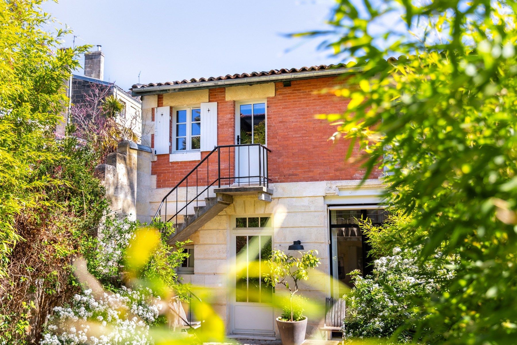 luxury house 9 Rooms for sale on BORDEAUX (33000)
