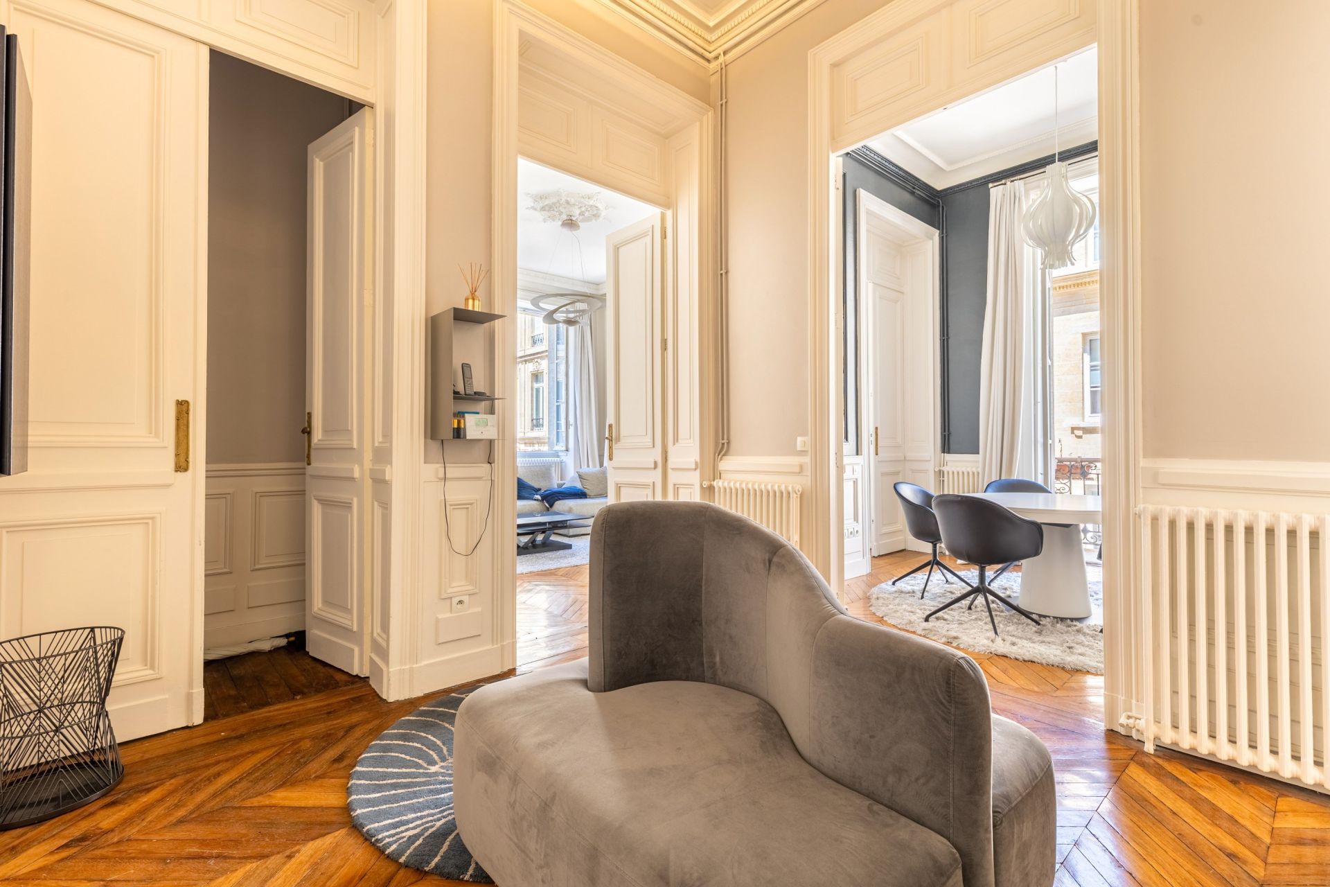 luxury apartment 5 Rooms for sale on BORDEAUX (33000)
