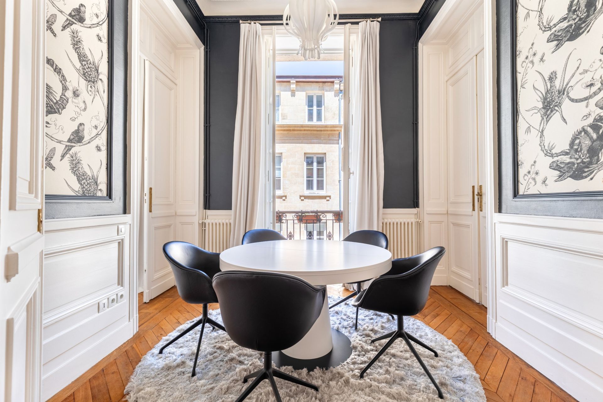 luxury apartment 5 Rooms for sale on BORDEAUX (33000)
