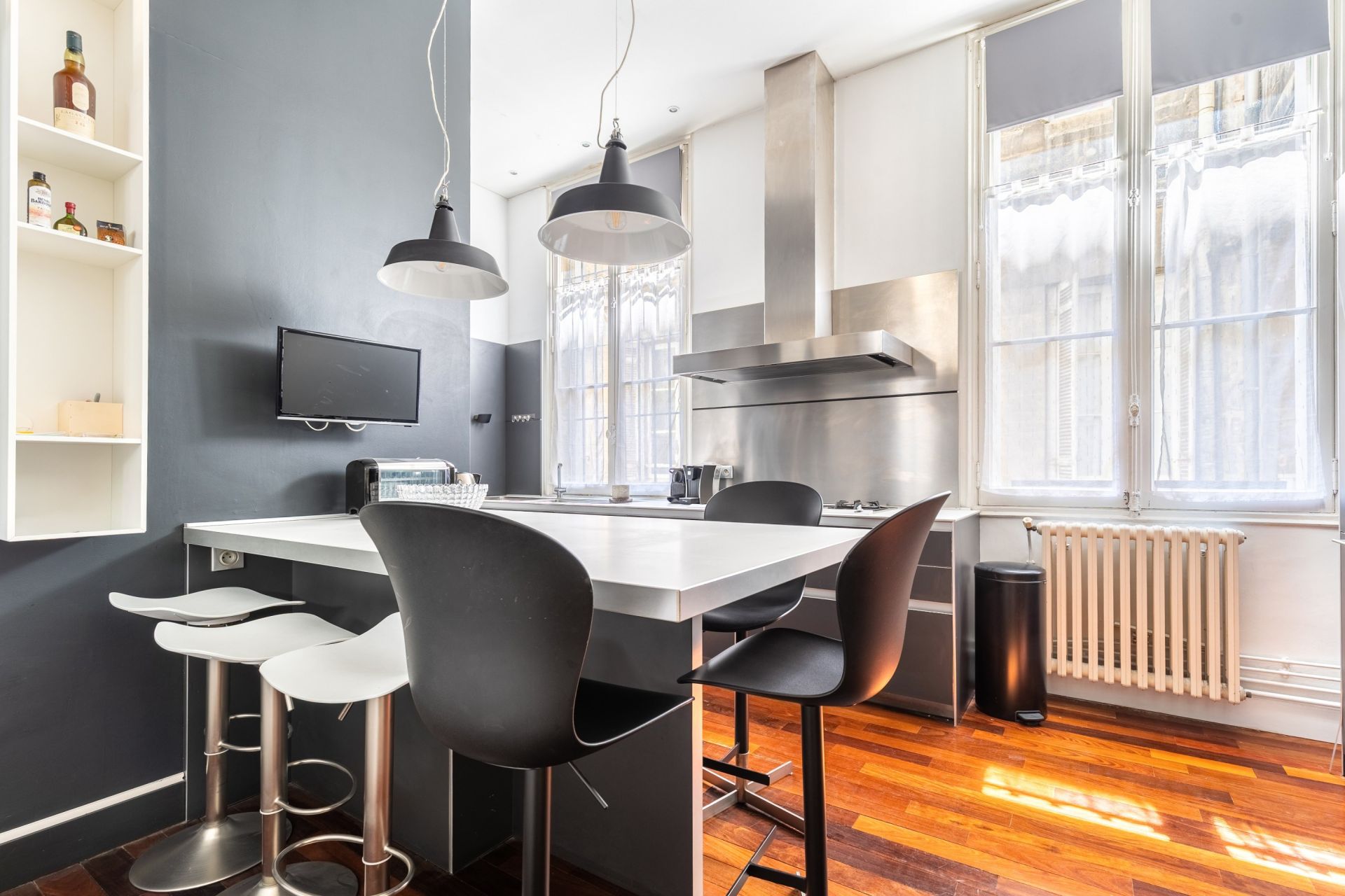 luxury apartment 5 Rooms for sale on BORDEAUX (33000)