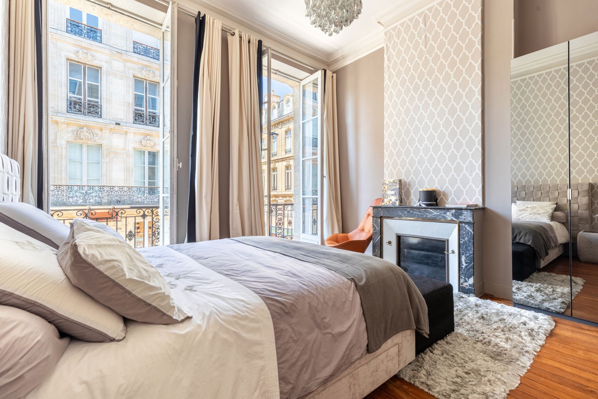 luxury apartment 5 Rooms for sale on BORDEAUX (33000)