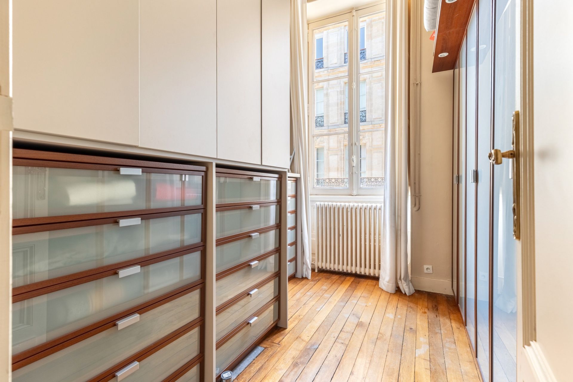 luxury apartment 5 Rooms for sale on BORDEAUX (33000)