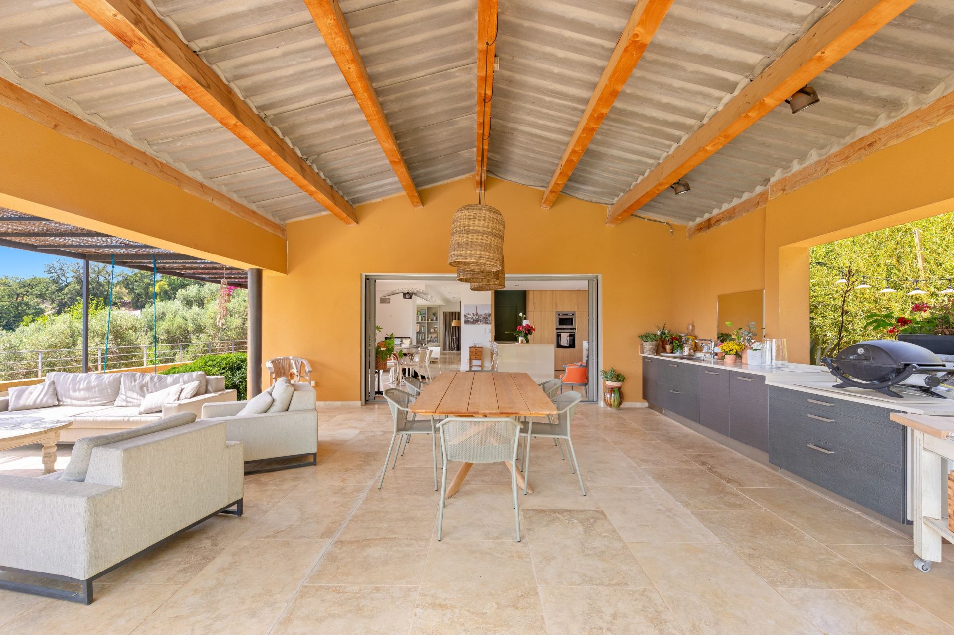 luxury house 6 Rooms for sale on OLLIOULES (83190)