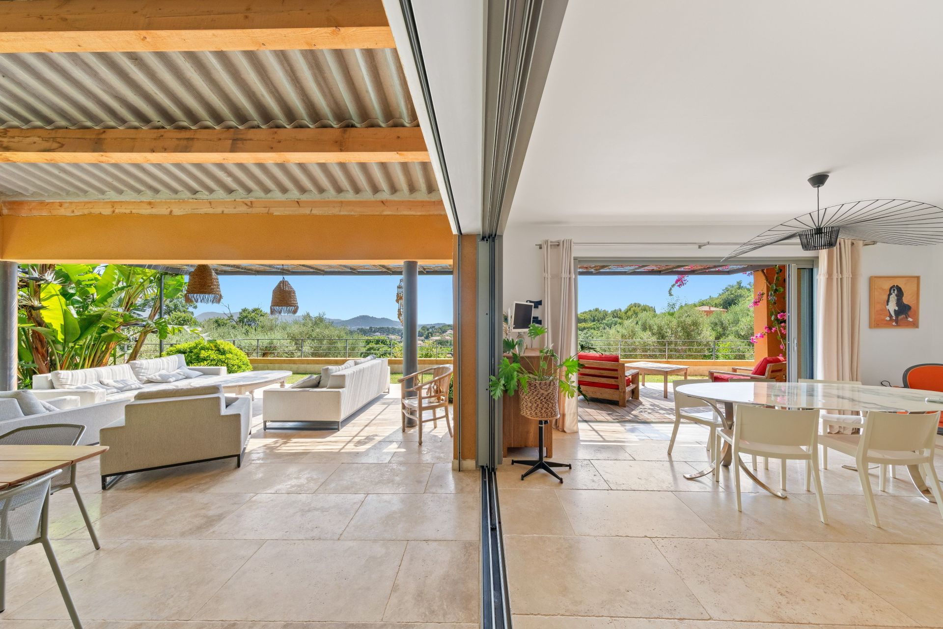 luxury house 6 Rooms for sale on OLLIOULES (83190)