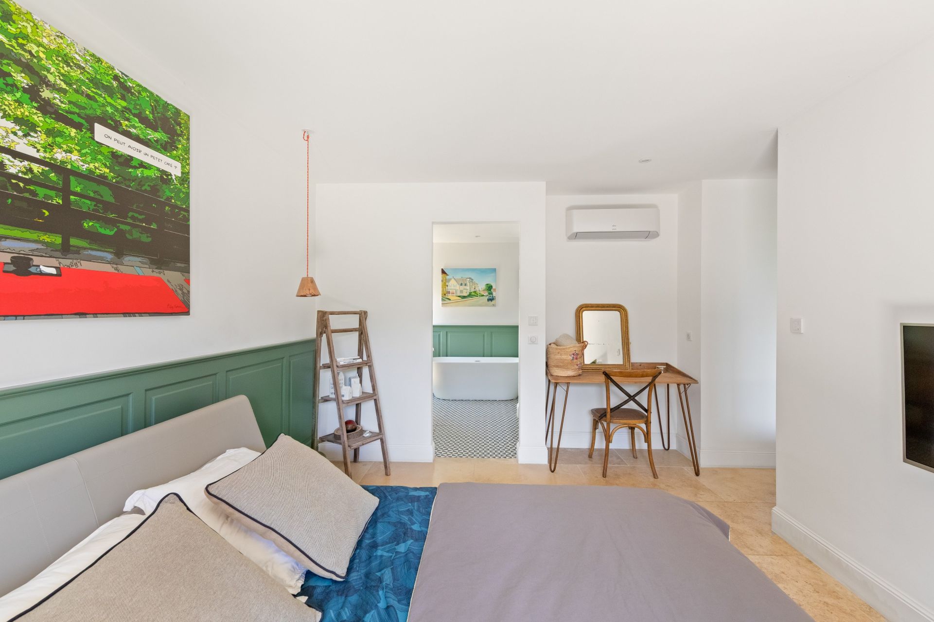 luxury house 6 Rooms for sale on OLLIOULES (83190)