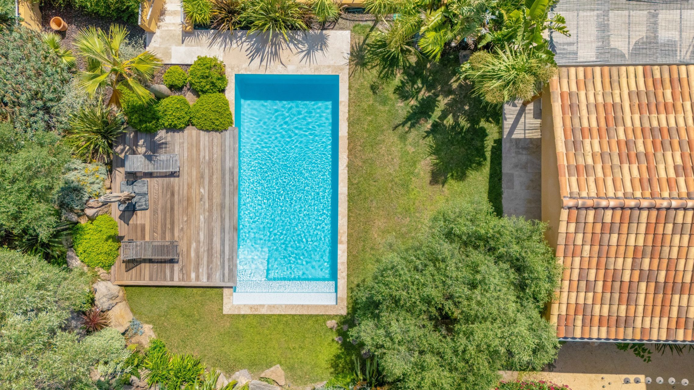 luxury house 6 Rooms for sale on OLLIOULES (83190)