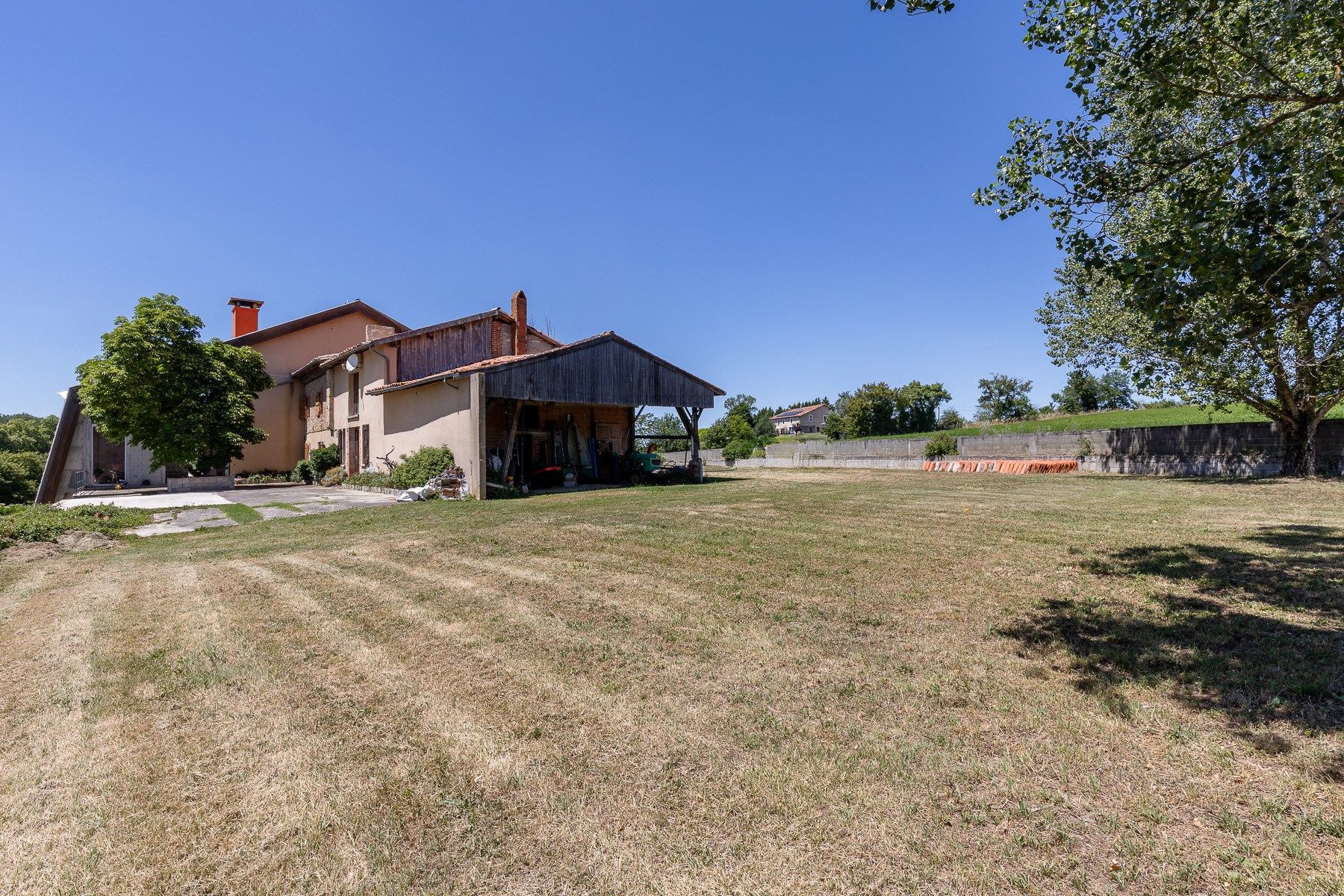 luxury house 16 Rooms for sale on CARAMAN (31460)