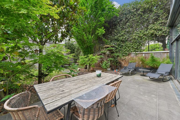 luxury house 8 Rooms for sale on MONTROUGE (92120)