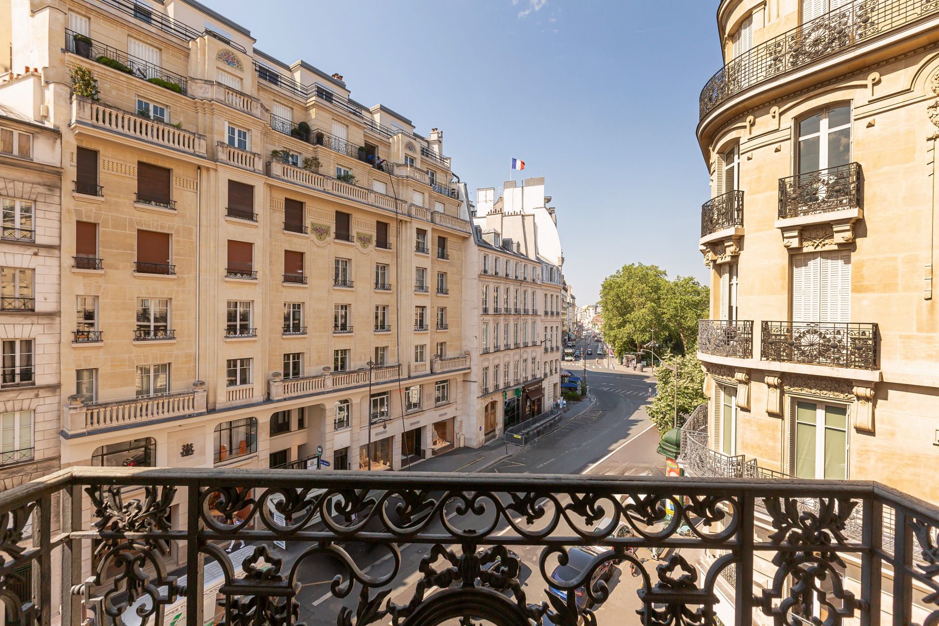 luxury apartment 7 Rooms for sale on PARIS (75007)