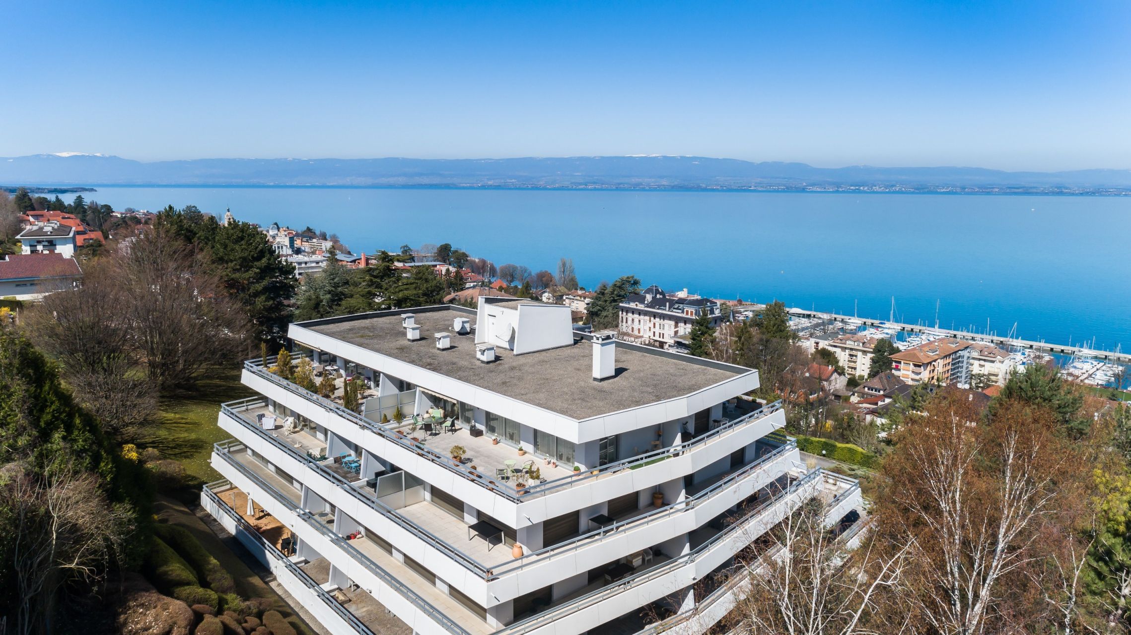luxury apartment 4 Rooms for sale on EVIAN LES BAINS (74500)