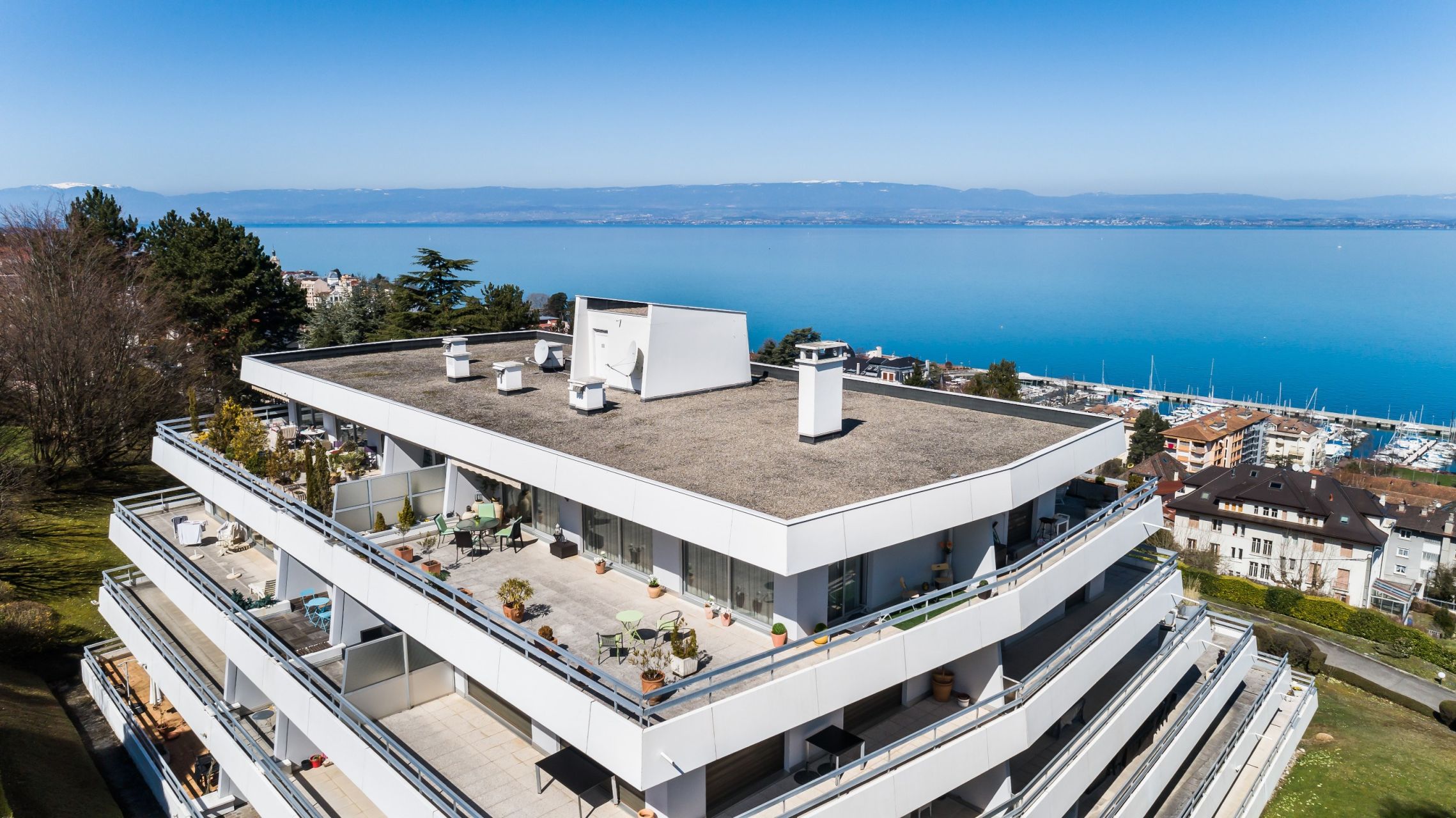 luxury apartment 4 Rooms for sale on EVIAN LES BAINS (74500)