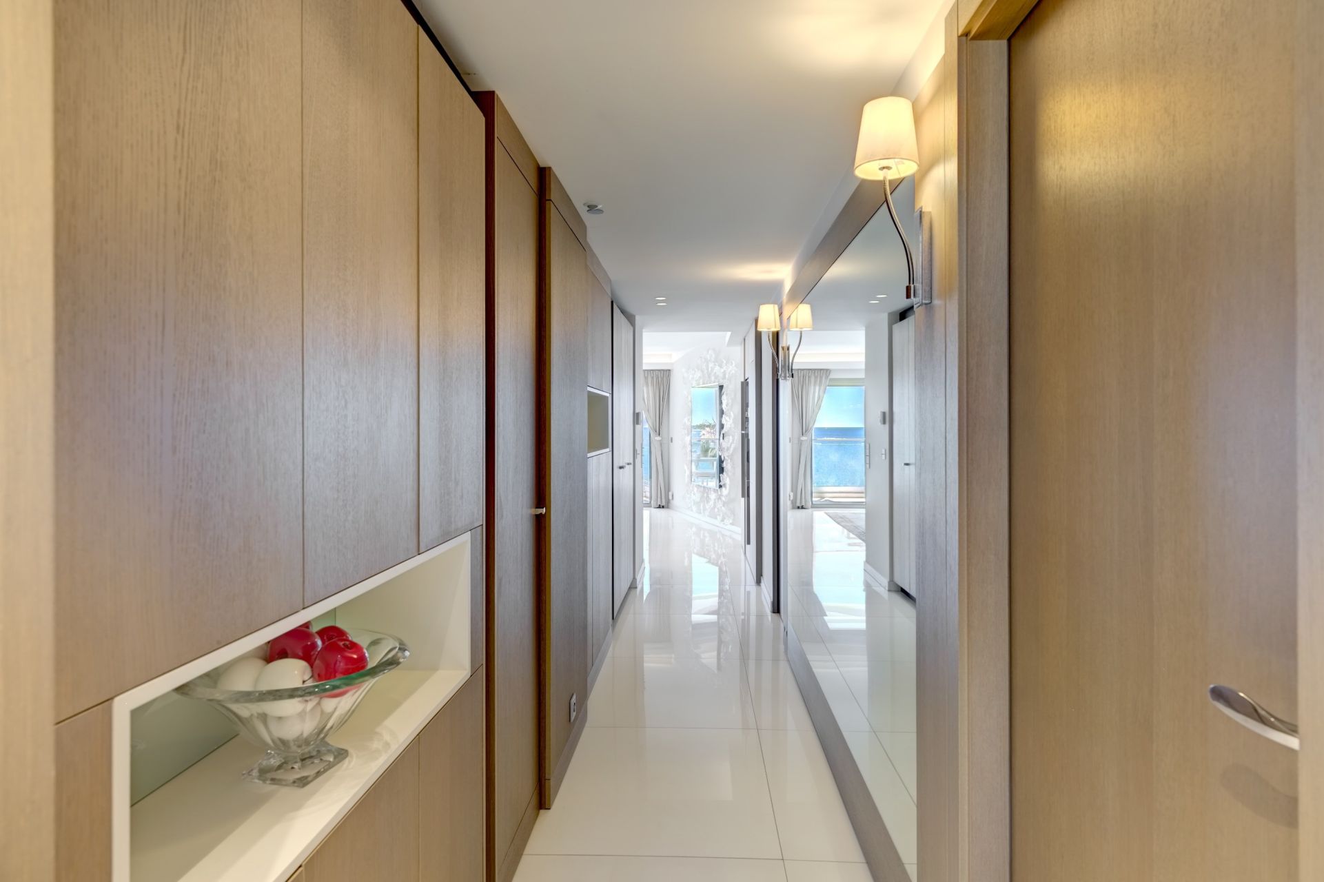 luxury apartment 4 Rooms for sale on CANNES (06400)