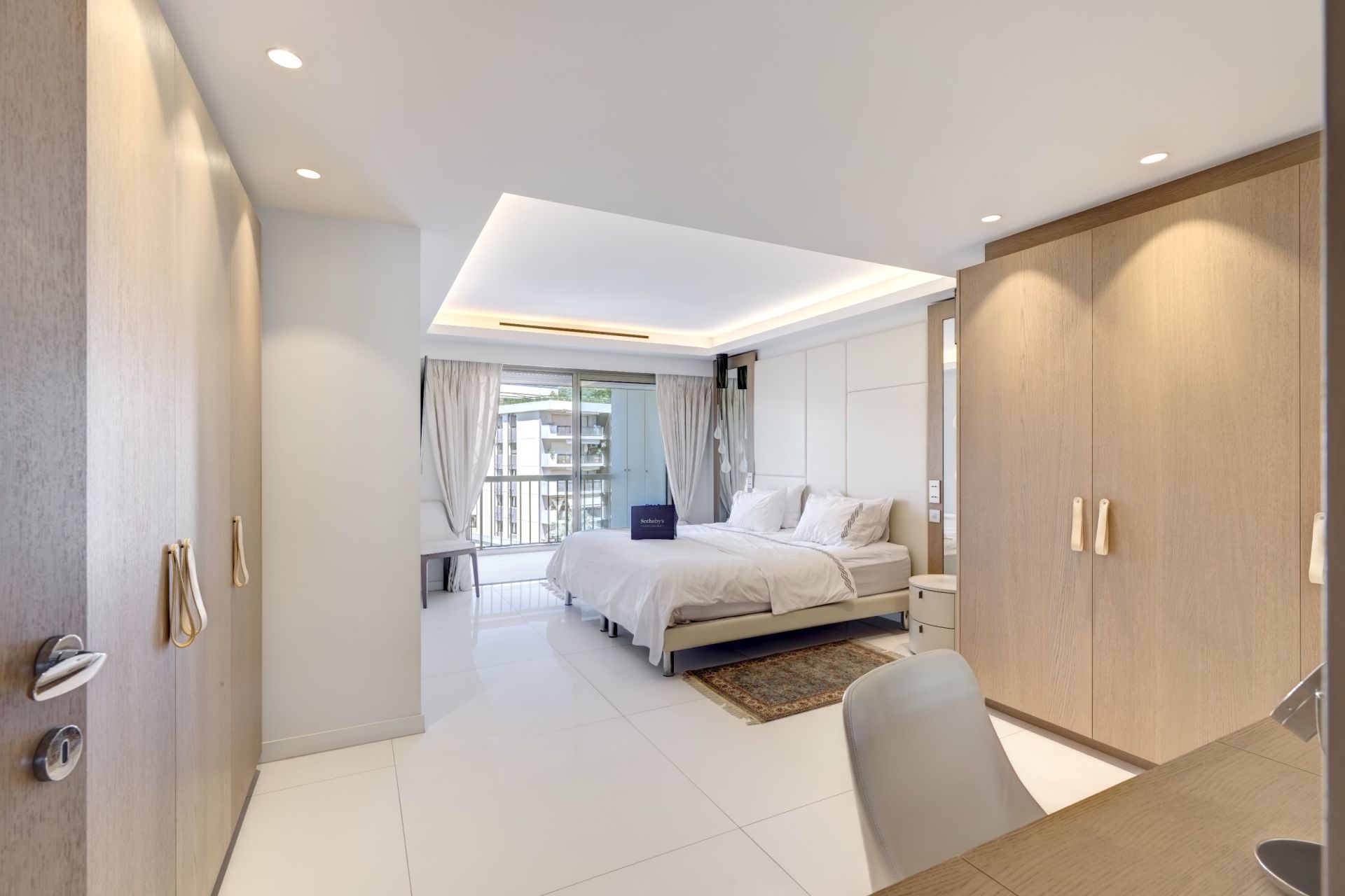luxury apartment 4 Rooms for sale on CANNES (06400)
