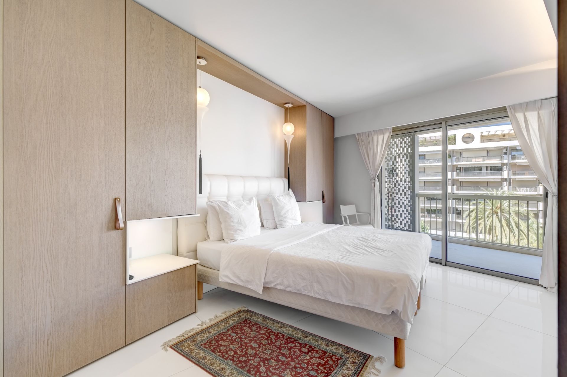 luxury apartment 4 Rooms for sale on CANNES (06400)