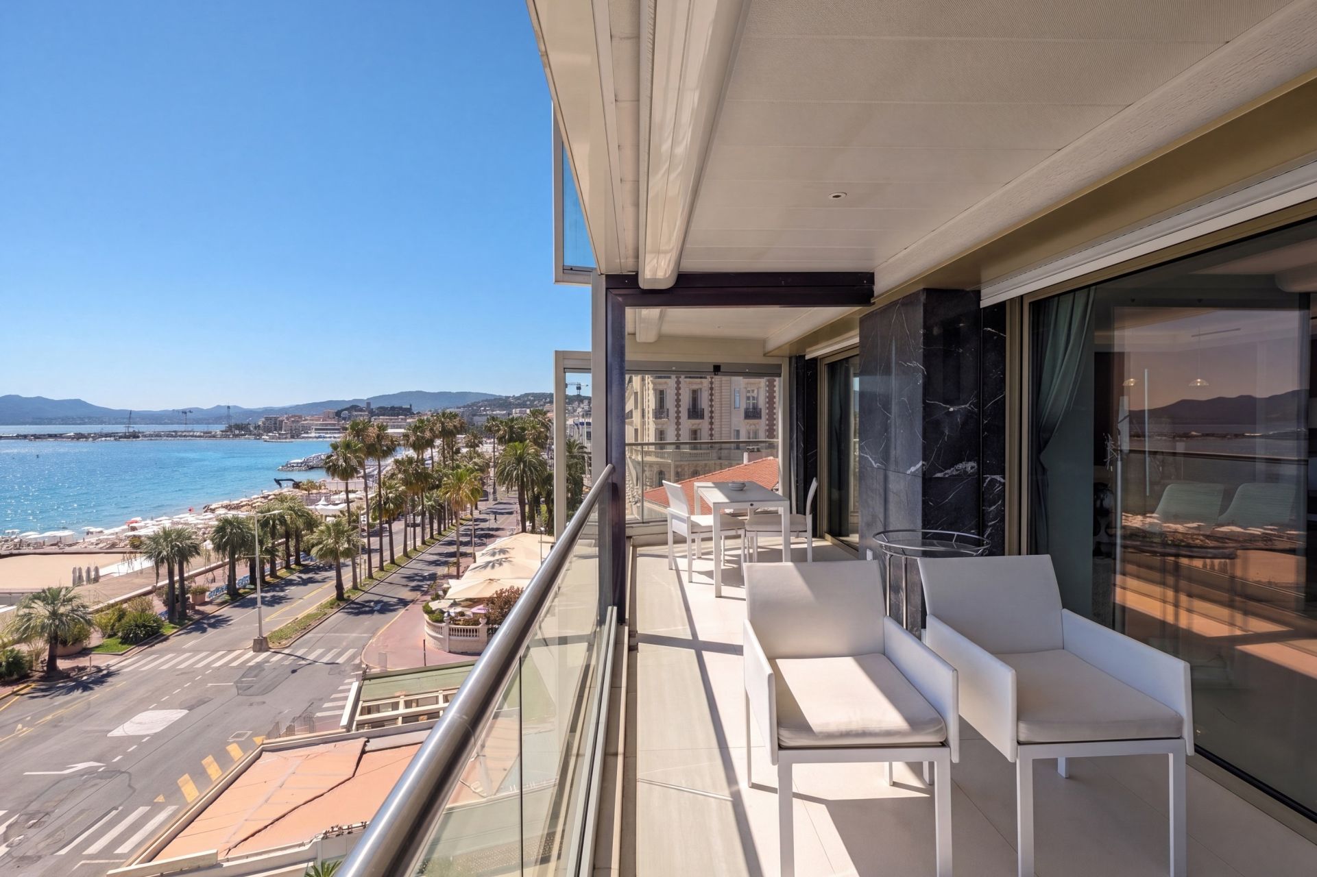 luxury apartment 4 Rooms for sale on CANNES (06400)