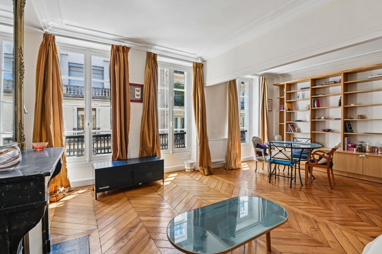luxury apartment 2 Rooms for sale on PARIS (75008)
