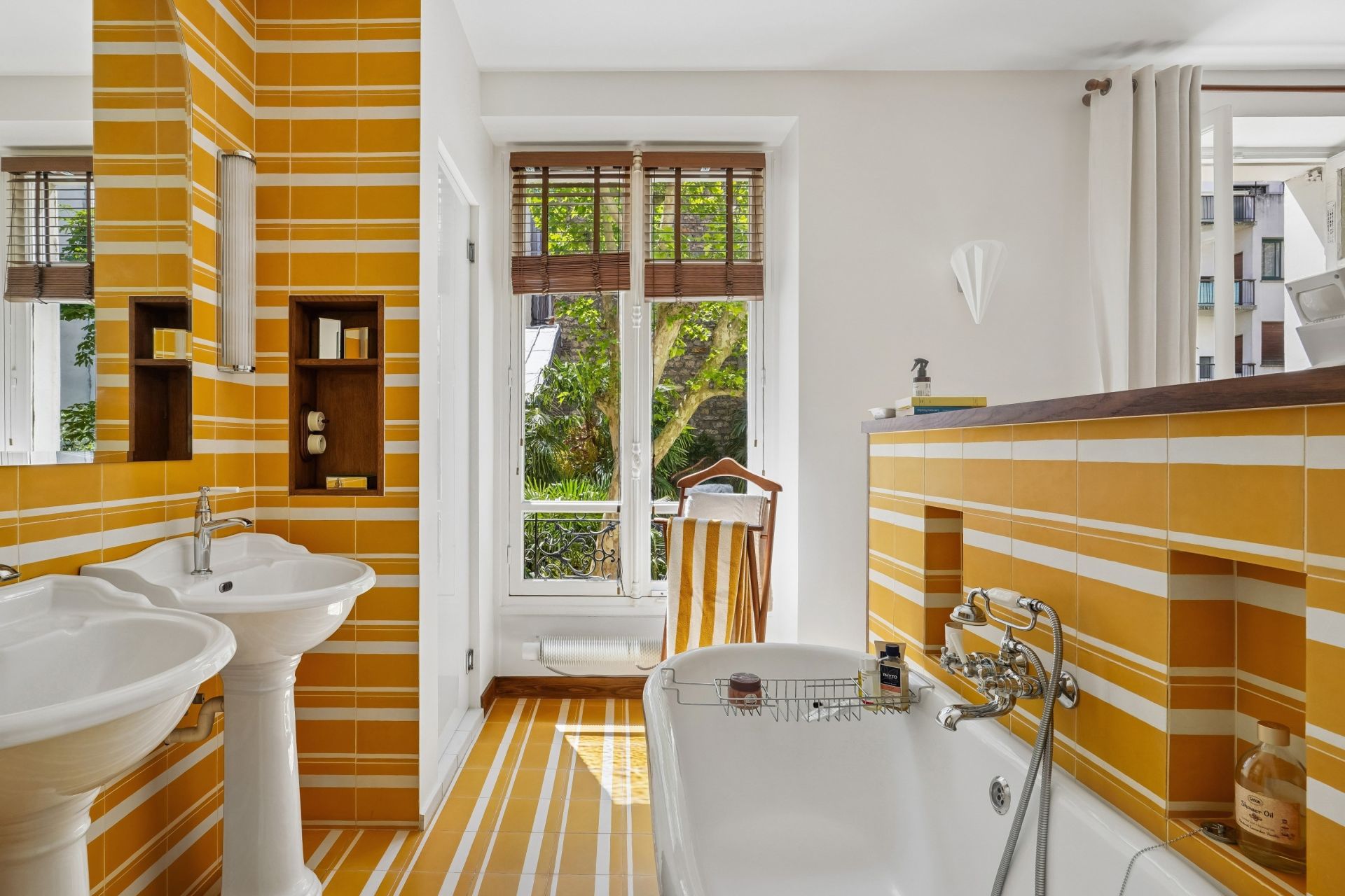 luxury apartment 5 Rooms for sale on NEUILLY SUR SEINE (92200)