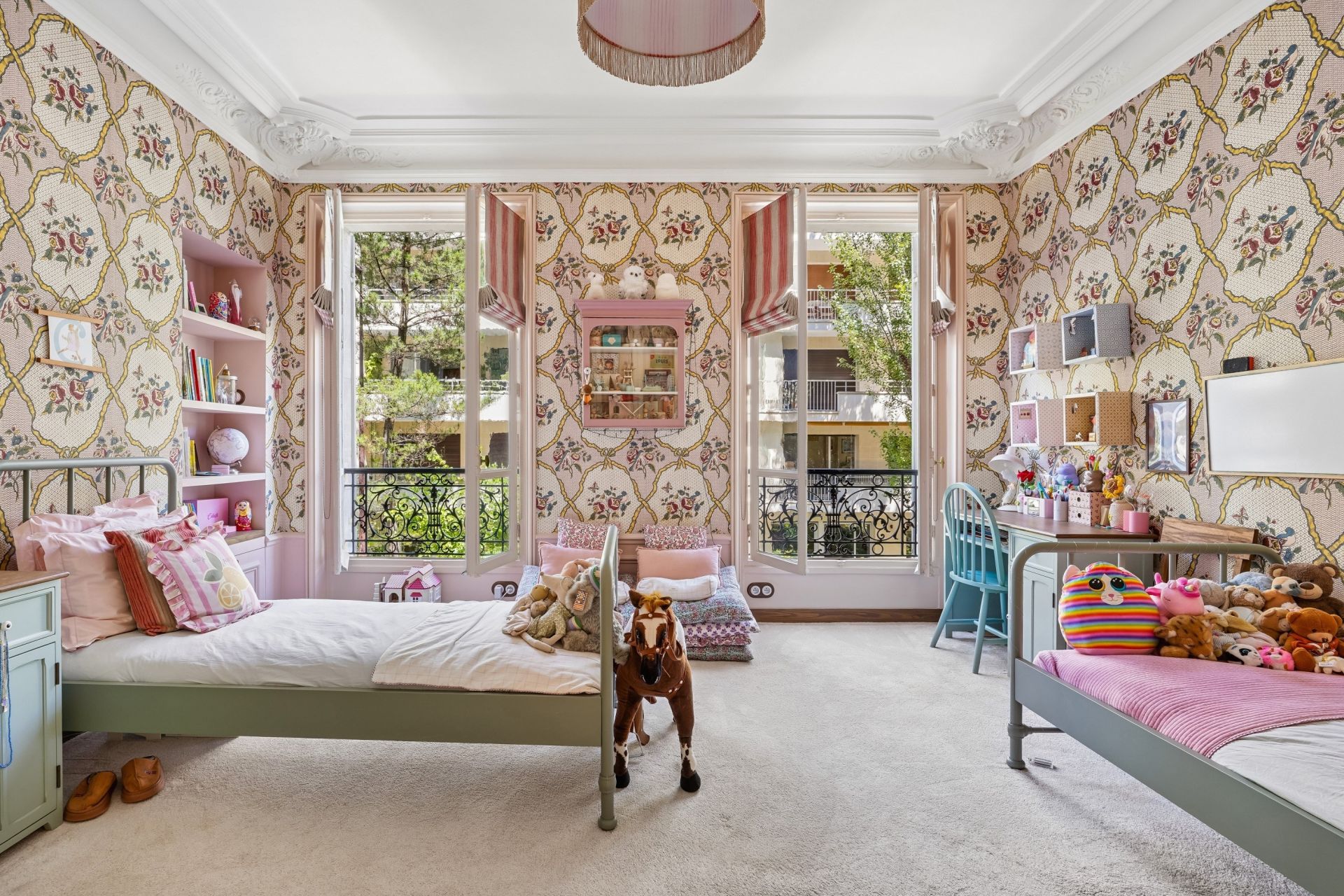 luxury apartment 5 Rooms for sale on NEUILLY SUR SEINE (92200)
