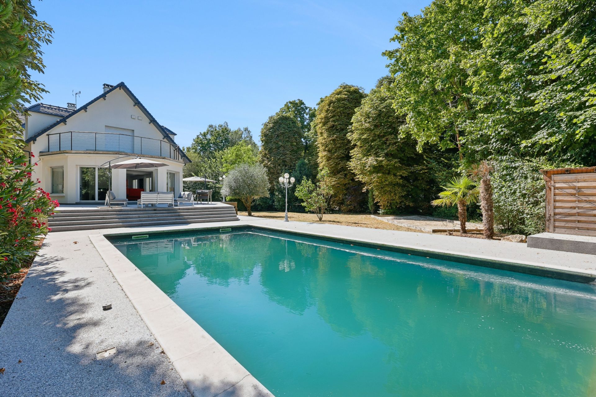 luxury house 11 Rooms for sale on LE PERREUX SUR MARNE (94170)