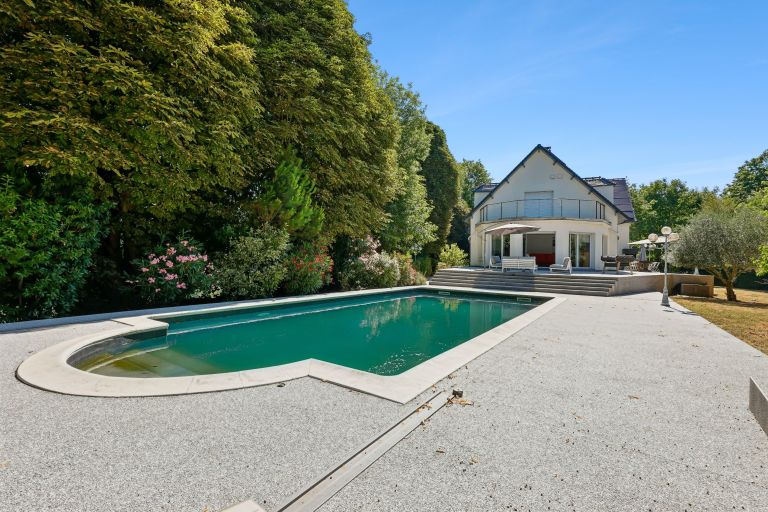 luxury house 11 Rooms for sale on LE PERREUX SUR MARNE (94170)