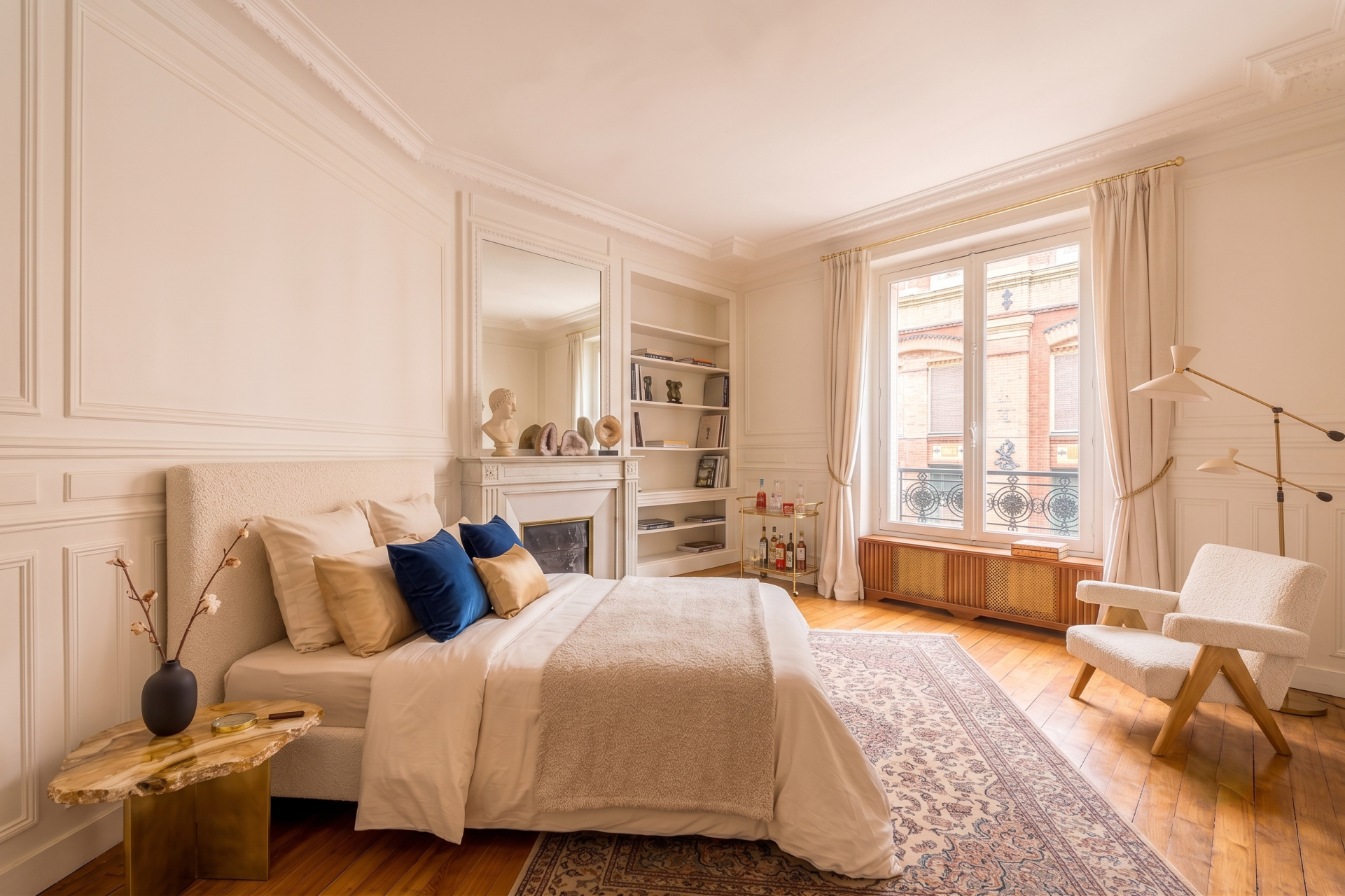 luxury apartment 5 Rooms for sale on PARIS (75004)
