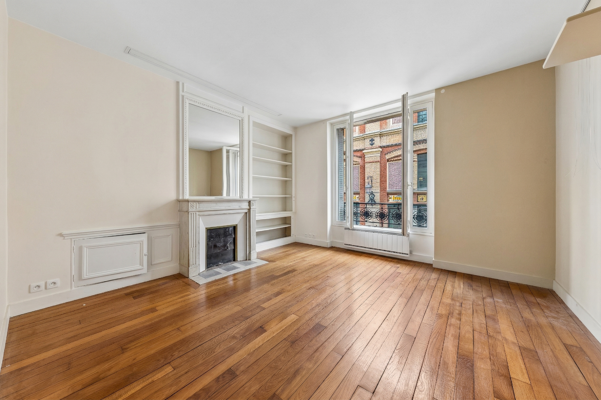 luxury apartment 5 Rooms for sale on PARIS (75004)