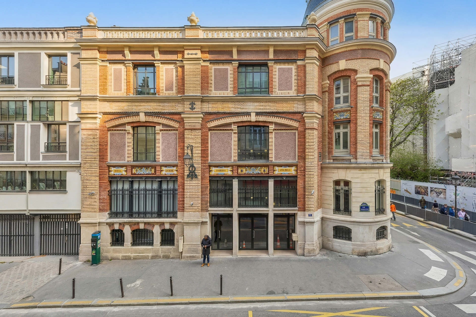 luxury apartment 5 Rooms for sale on PARIS (75004)