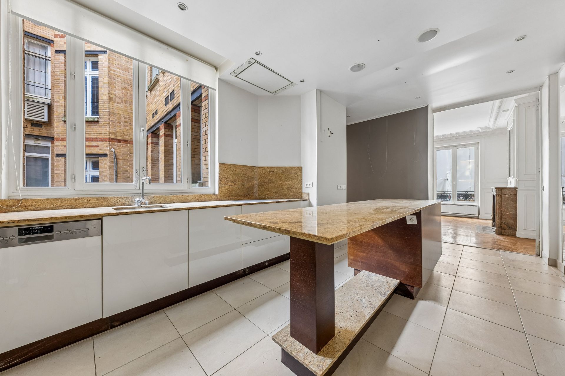 luxury apartment 5 Rooms for sale on PARIS (75004)