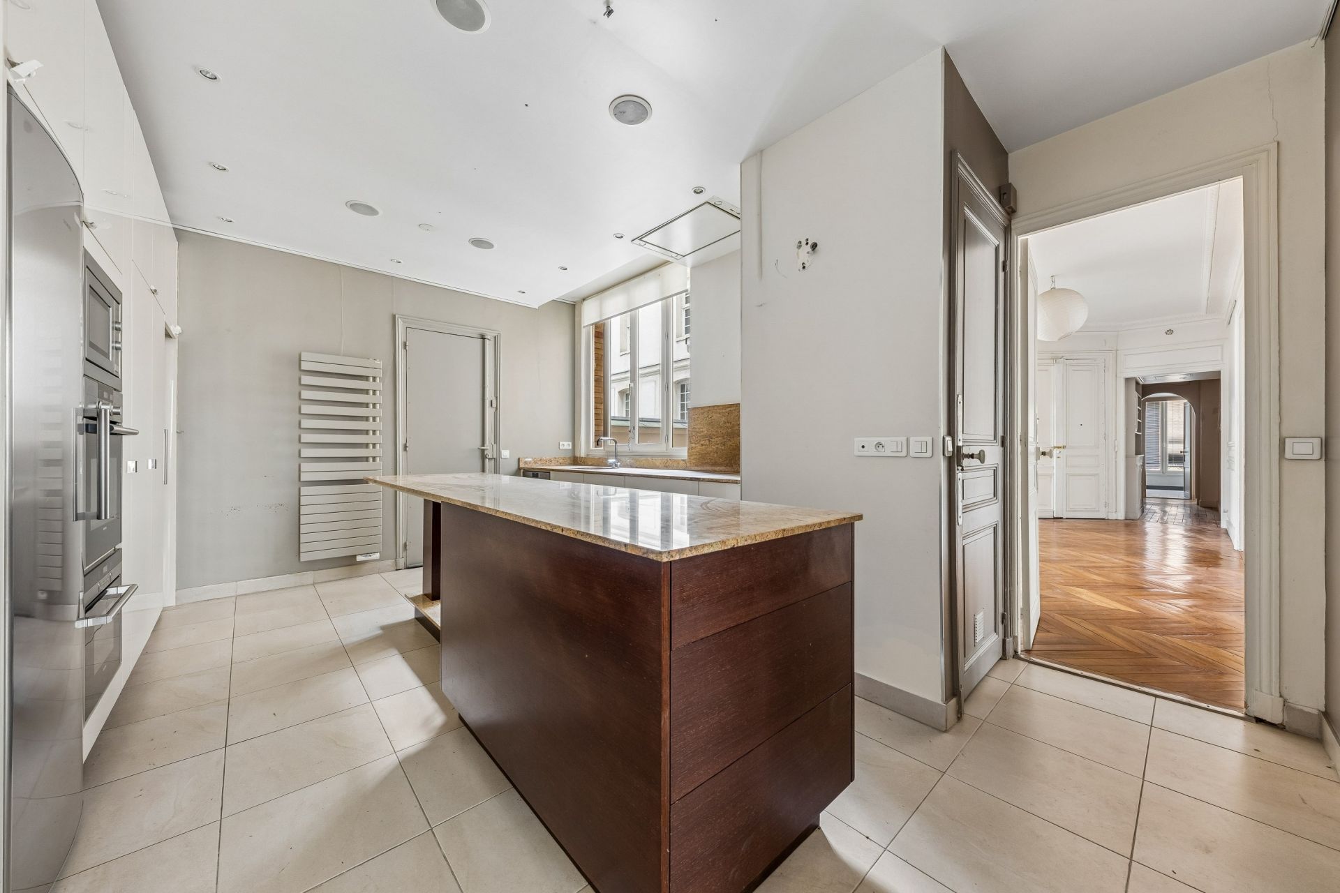 luxury apartment 5 Rooms for sale on PARIS (75004)