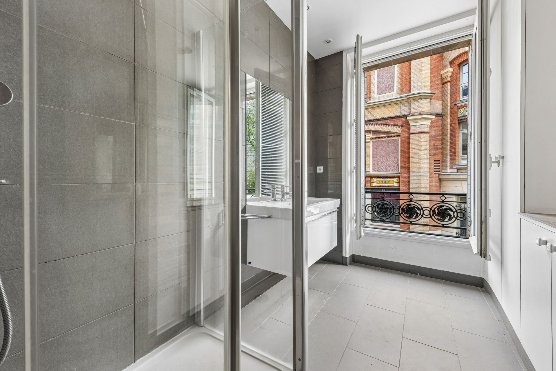 luxury apartment 5 Rooms for sale on PARIS (75004)