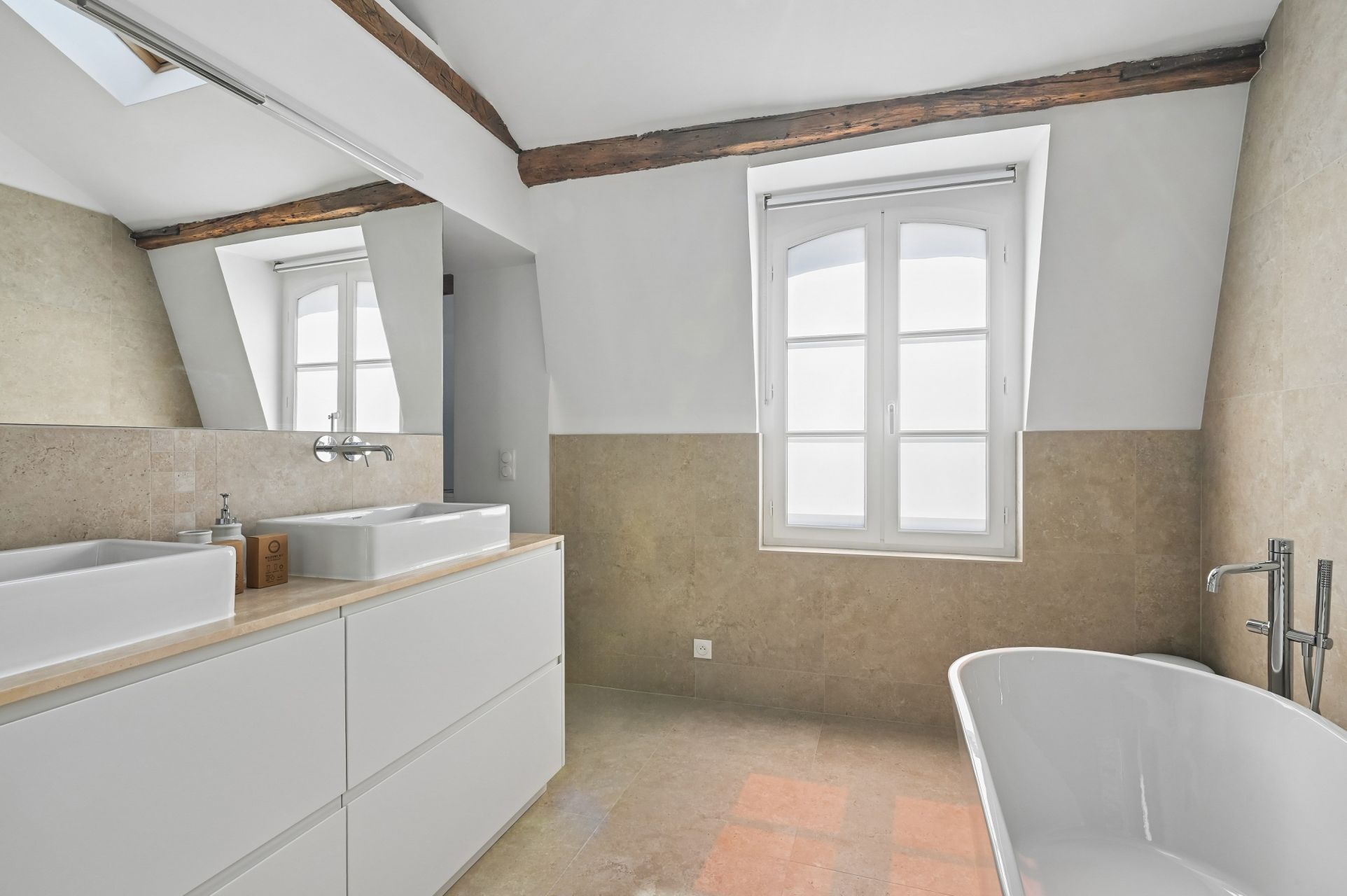 luxury apartment 4 Rooms for sale on PARIS (75003)