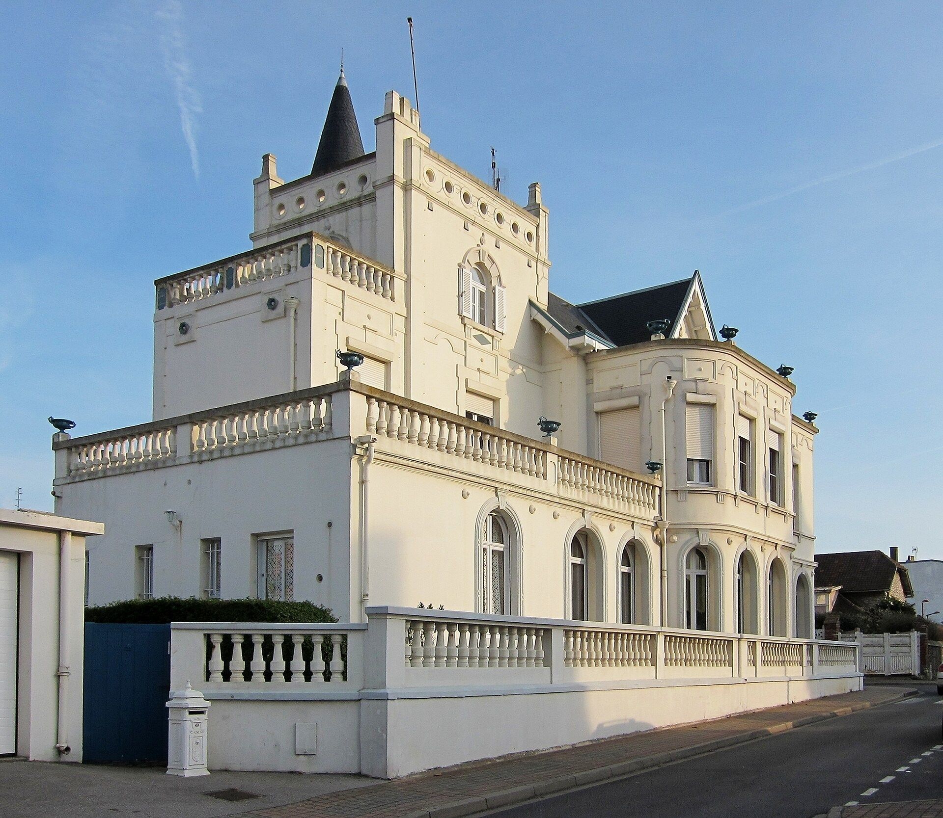 luxury villa 10 Rooms for sale on WIMEREUX (62930)
