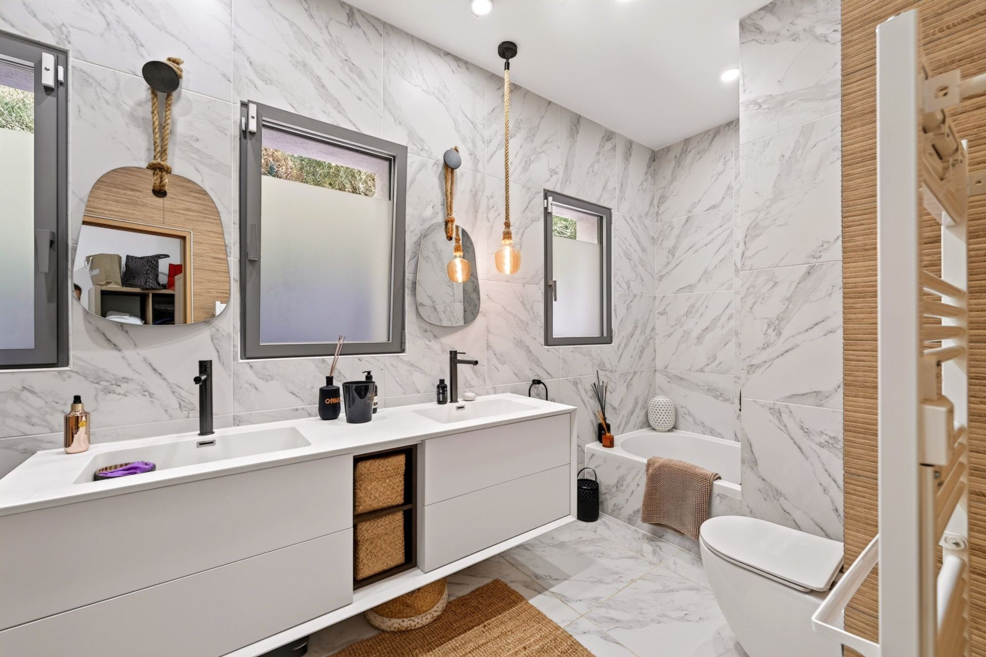 contemporary house 7 Rooms for sale on CEYRESTE (13600)