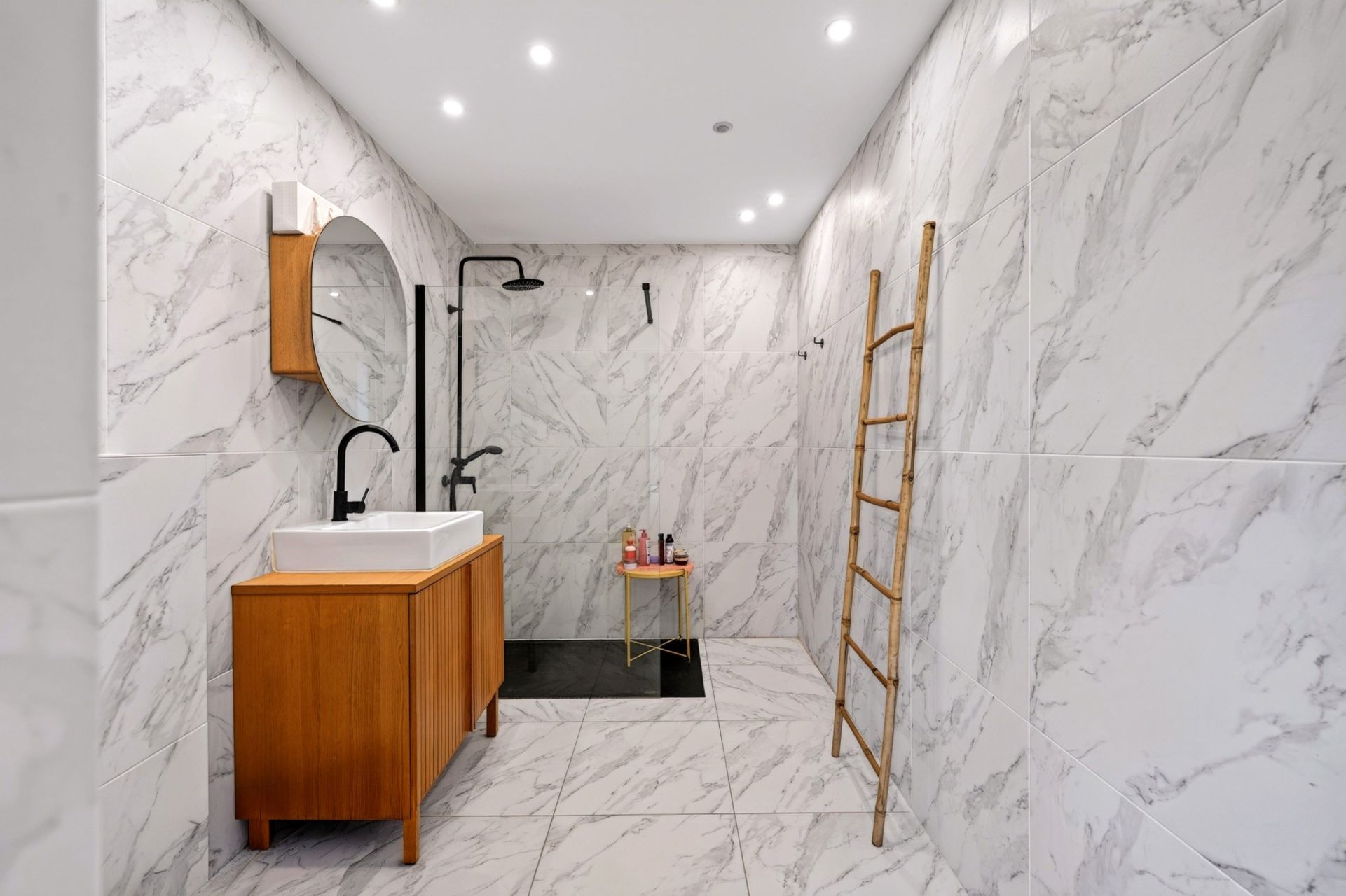 maison contemporaine 7 Pièces en vente sur CEYRESTE (13600)