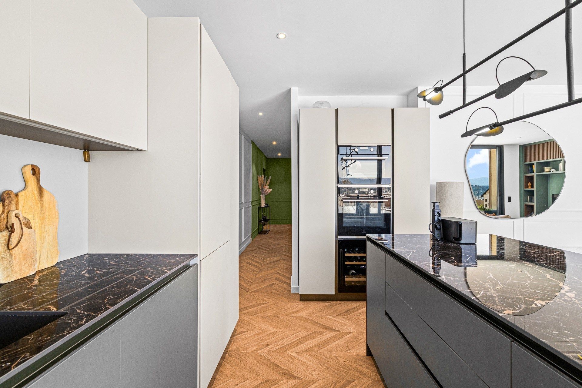 luxury apartment 4 Rooms for sale on NICE (06000)