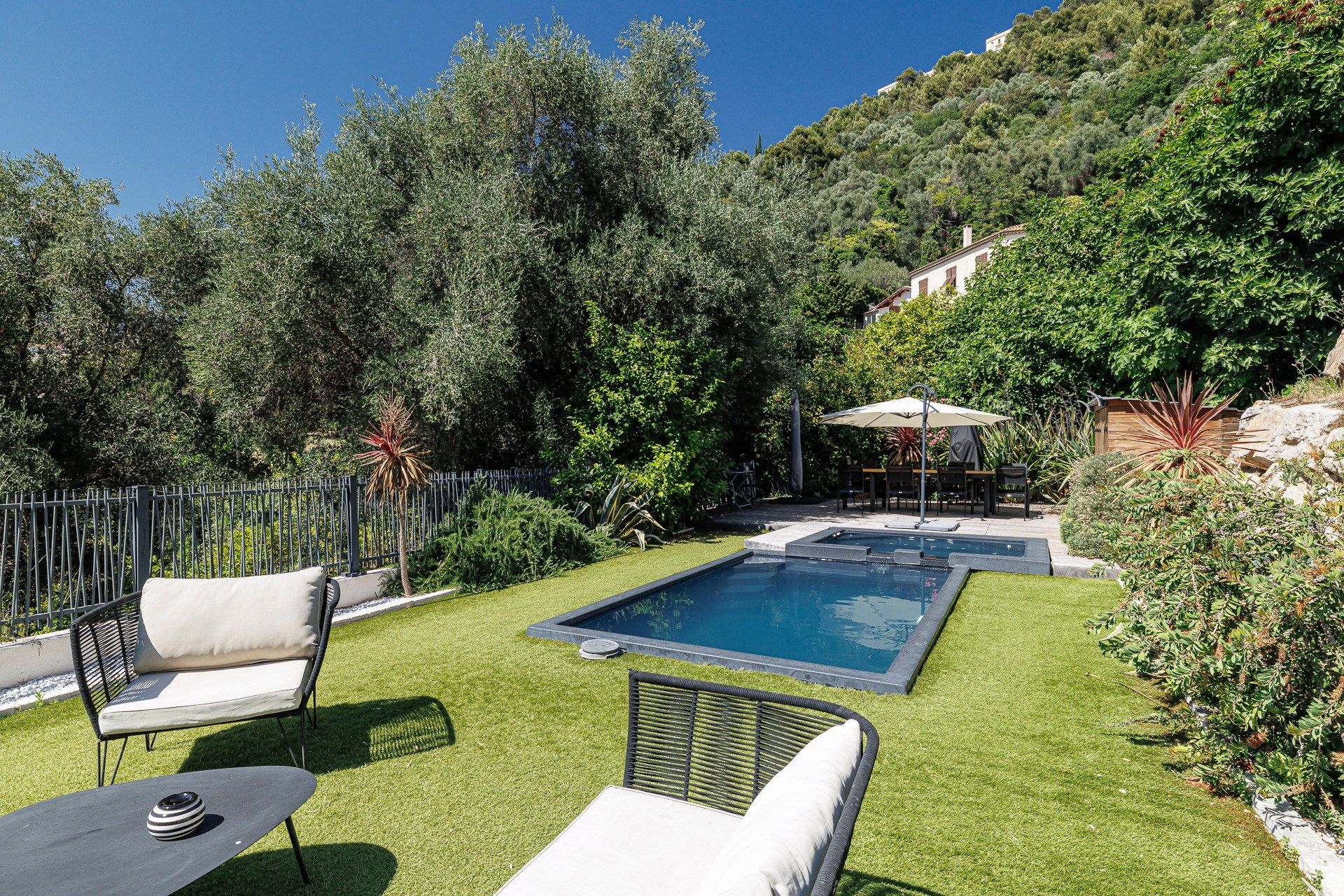 luxury apartment 4 Rooms for sale on NICE (06000)