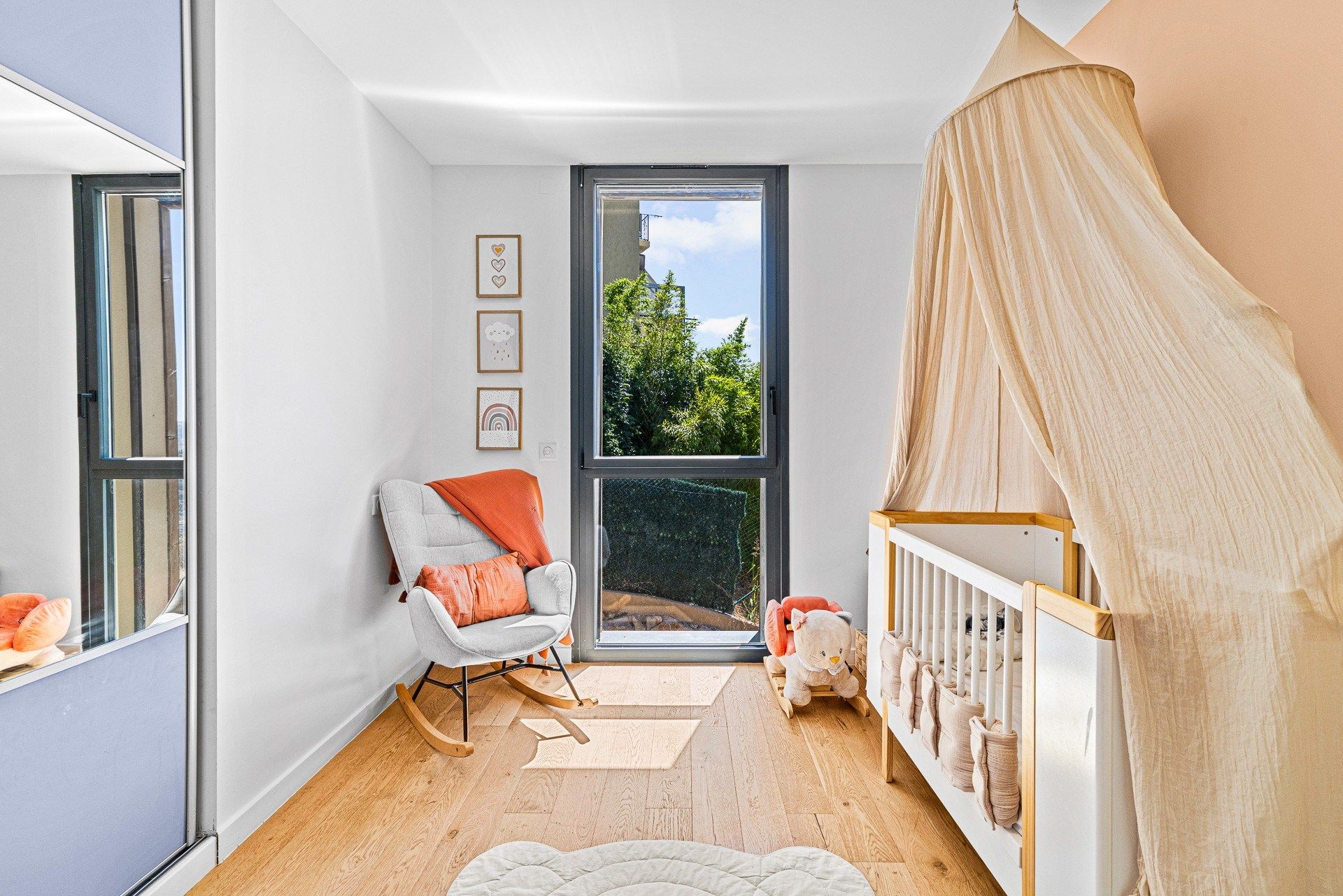 luxury apartment 4 Rooms for sale on NICE (06000)
