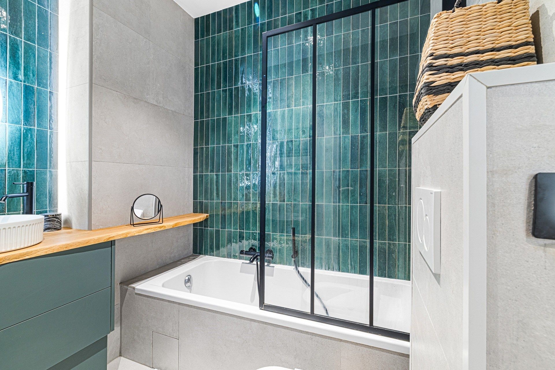 luxury apartment 4 Rooms for sale on NICE (06000)