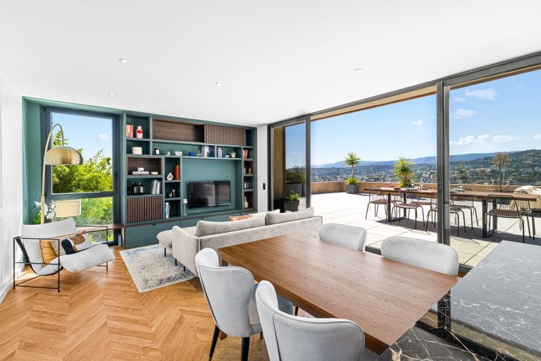 luxury apartment 4 Rooms for sale on NICE (06000)