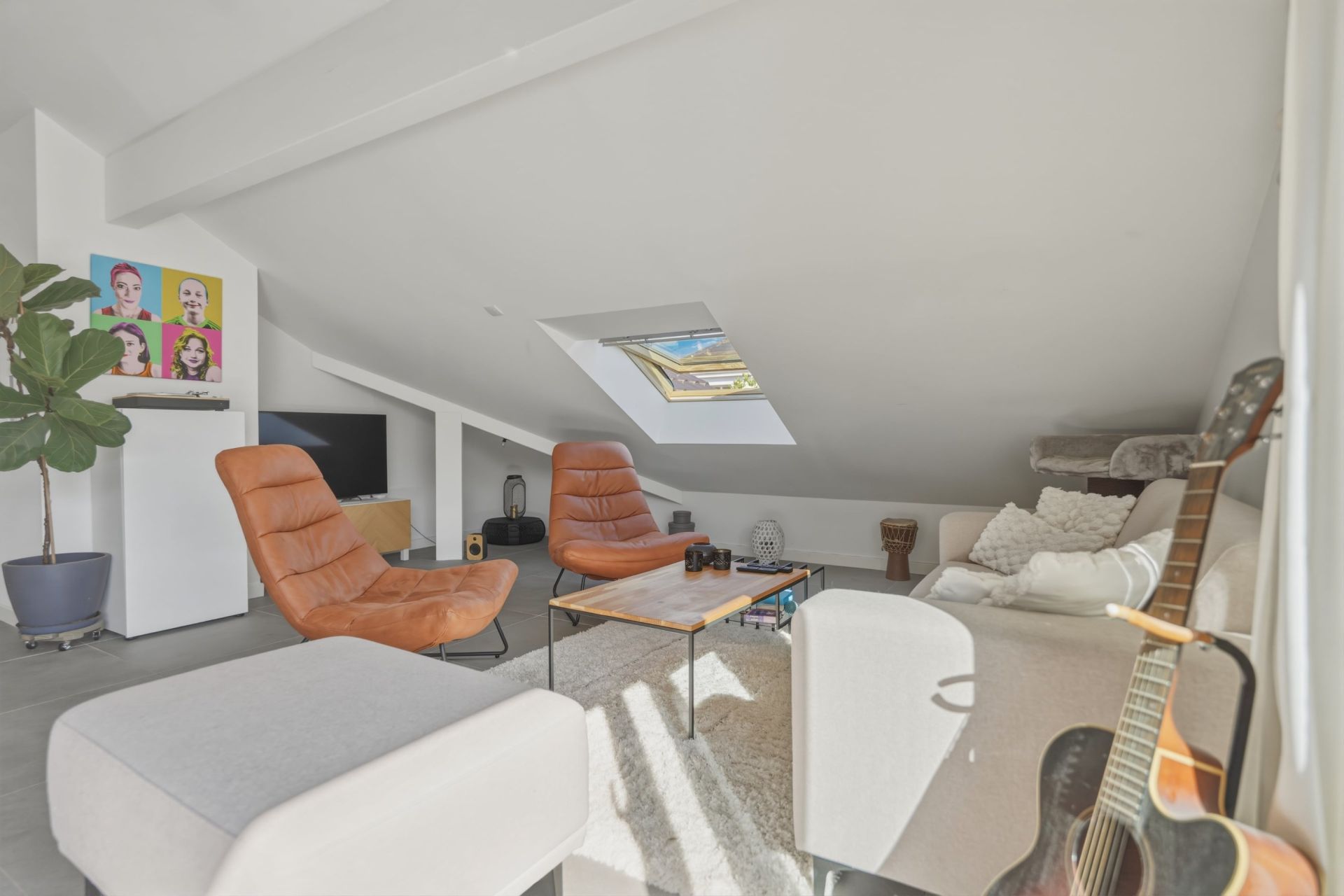 luxury apartment 5 Rooms for sale on DIVONNE LES BAINS (01220)