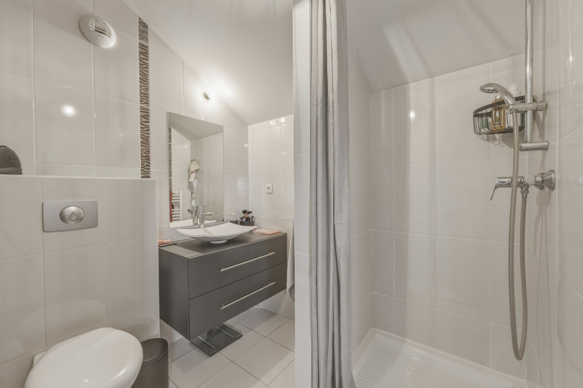 luxury apartment 5 Rooms for sale on DIVONNE LES BAINS (01220)