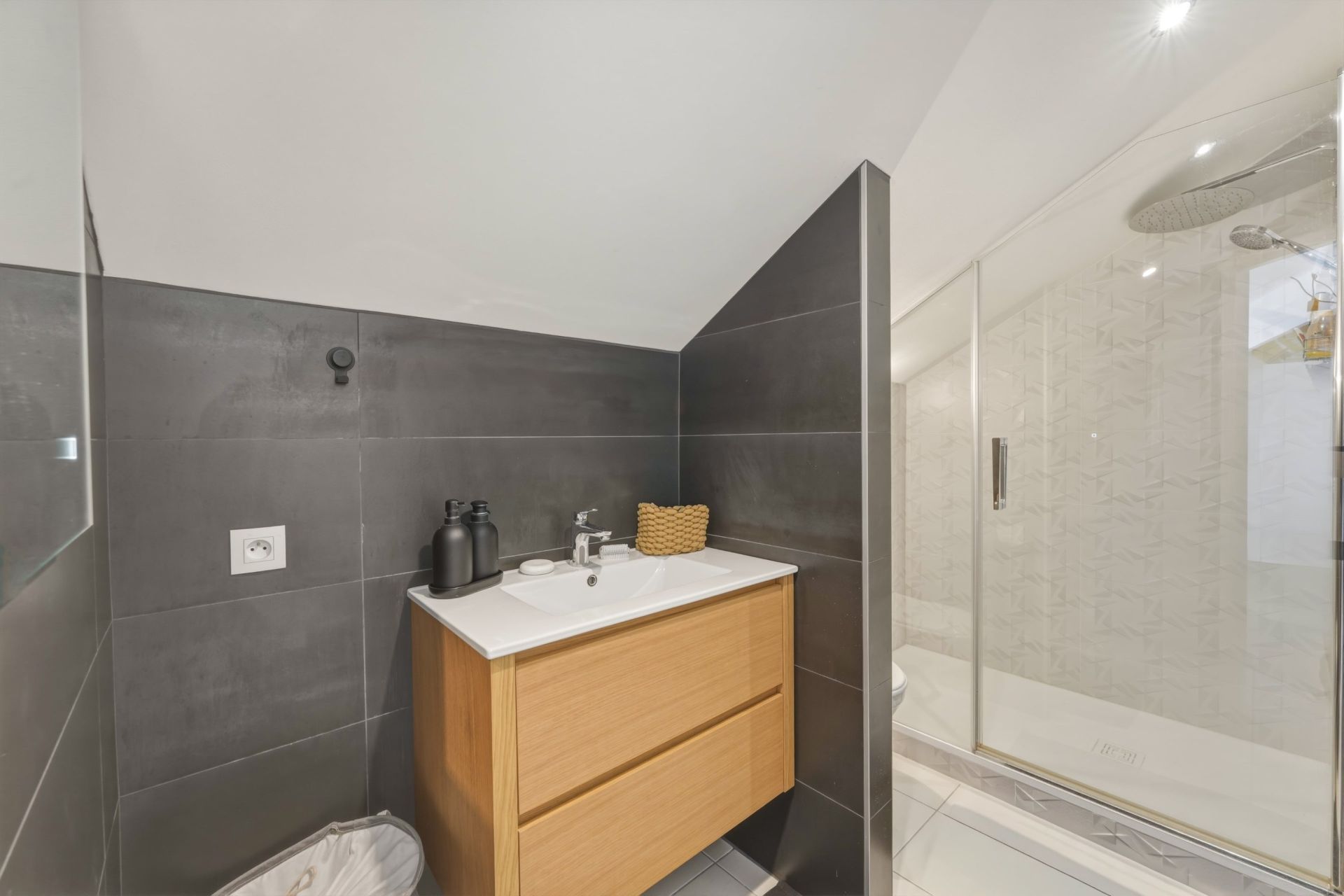luxury apartment 5 Rooms for sale on DIVONNE LES BAINS (01220)