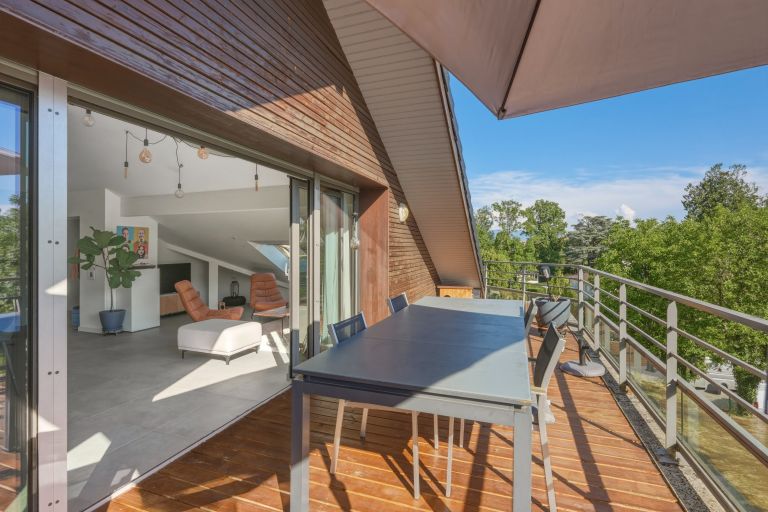 luxury apartment 5 Rooms for sale on DIVONNE LES BAINS (01220)