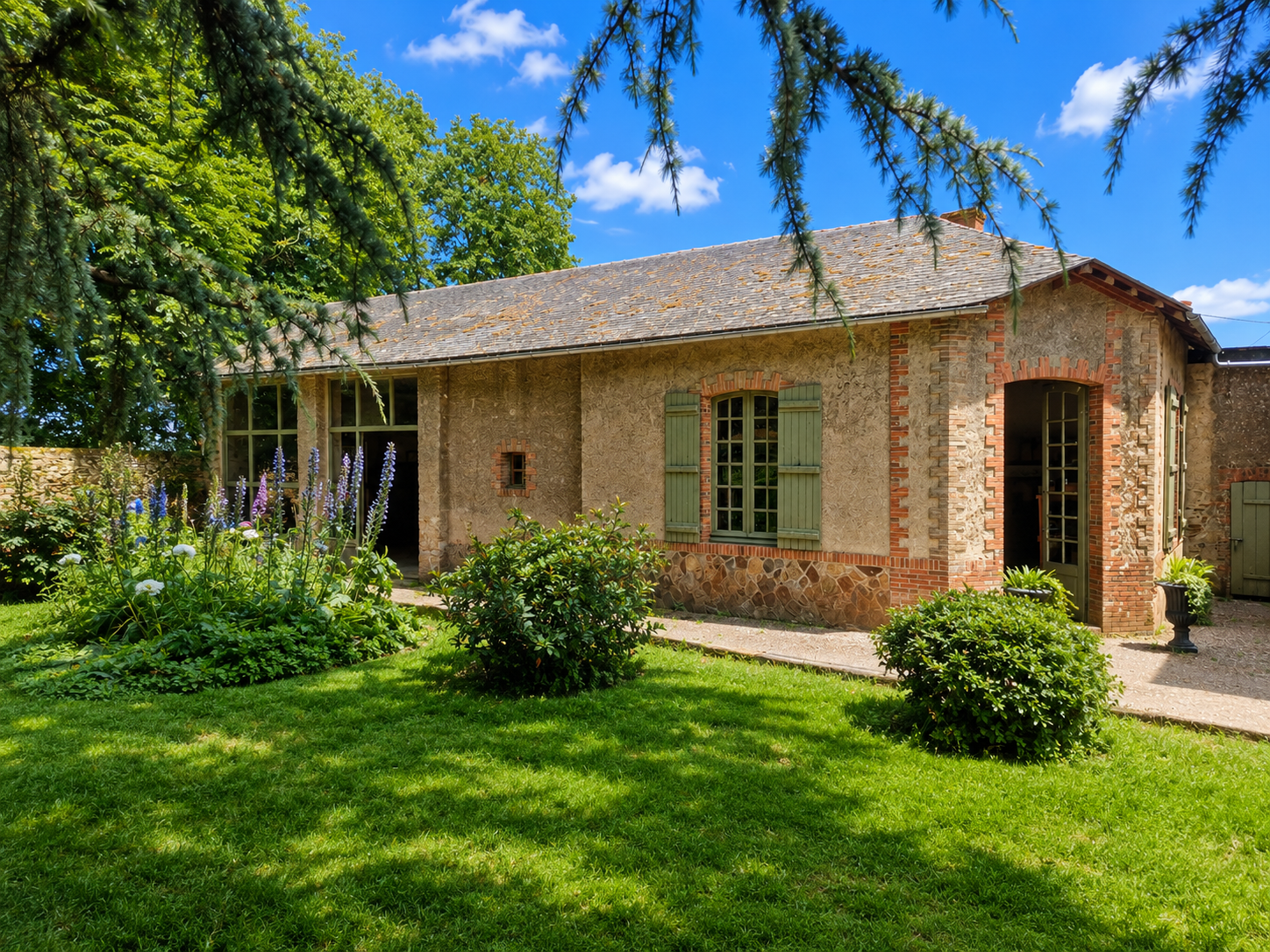 luxury house 20 Rooms for sale on VALLONS DE L ERDRE (44540)