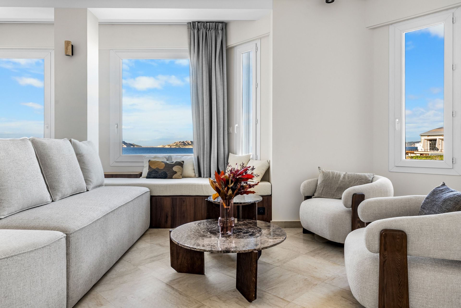 luxury apartment 5 Rooms for rent on MARSEILLE (13007)
